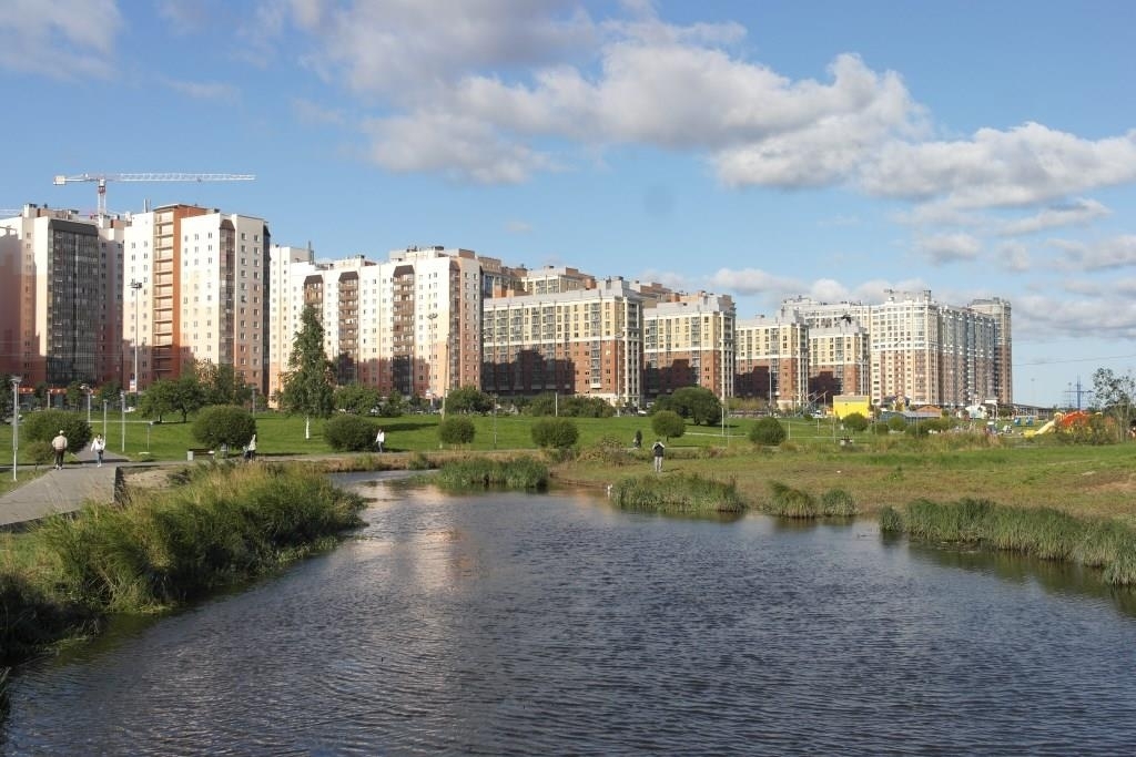 Погода в кудрово ленинградской. Кудрово Ленинградская улица. Водохранилище в Кудрово. Кудрово, ул. Ленинградская, д. 3. Кудрово озеро.